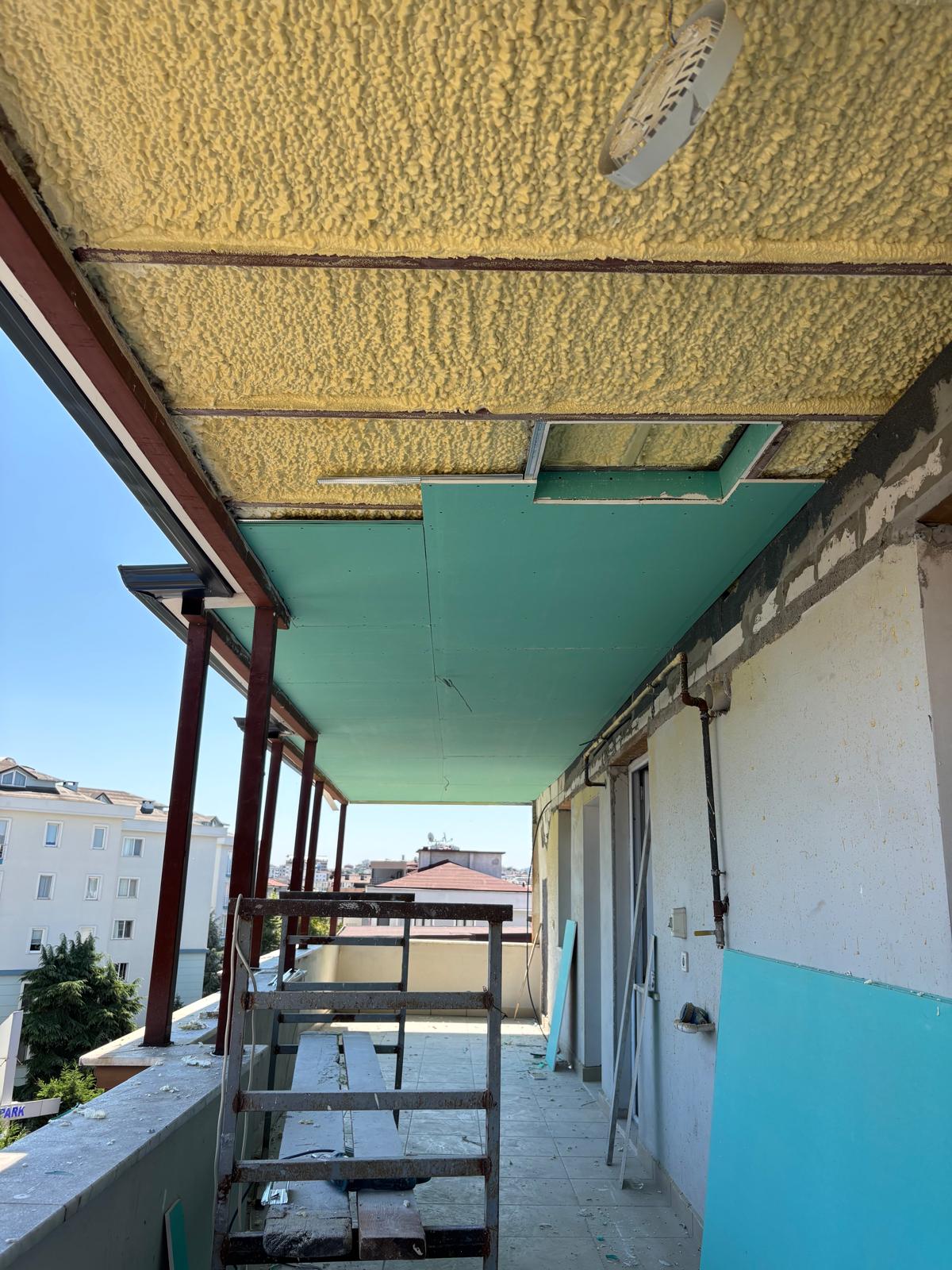 Saçak Altı Taşyünü İzolasyon ve Yeşil Alçıpan Kaplama